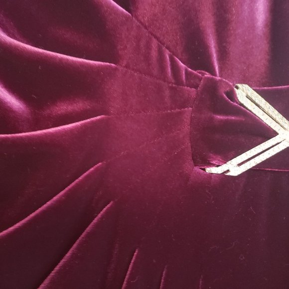 Jessica Howard JH9M8513 Plum Stretch Velvet Side Ruched Embellished Sheath Dress - Picture 6 of 10